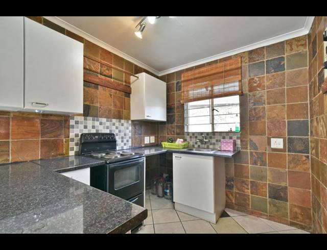 2 BEDROOM TOWNHOUSE FOR SALE IN SUNDOWNER